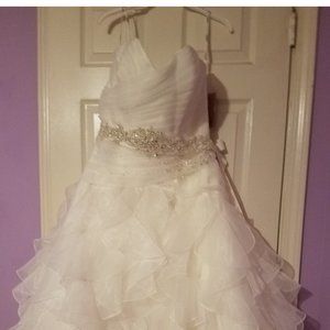 Brand new Cosmobella wedding dress for sale